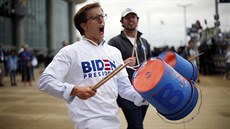 Stoupenci Joe Bidena demonstrují ped jeho vystoupením v New Hampshire. (7....