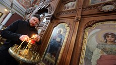 Otec Vít Metodj Kout slouí v pravoslavném kostele sv. Olgy ve Frantikových...