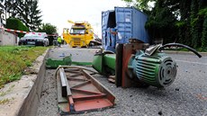 Okolí po sráce kamionu s vlakem na pejezdu v Uhínvsi (6. záí 2019)