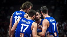 Čeští basketbalisté Ondřej Balvín, Jaromír Bohačík, Tomáš Satoranský a Vojtěch...