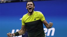 Italský tenista Matteo Berrettini slaví postup do semifinále US Open.