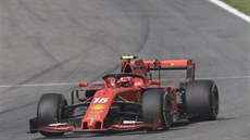 Charles Leclerc z Ferrari bhem kvalifikace na Velkou cenu Itálie formule 1.