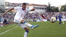 Pavel Kadeábek centruje do pokutového území Kosova.