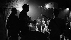 Klub The Cavern dával �anci i za�ínajícím kapelám.