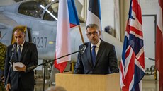 Ministr obrany Lubomír Metnar na letecké základn Ämari v Estonsku pi...