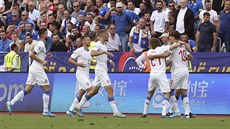 etí fotbalisté se radují z vedoucího gólu Patrika Schicka v utkání evropské...