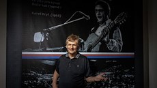 Ji�í Kudelka pod vlastní fotografií Karla Kryla z legendárního ostravského...