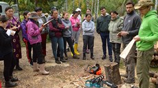 Vdci z Mendelovy univerzity uí mongolské studenty, jak správn peovat o lesy.