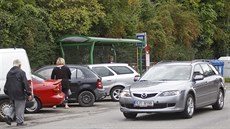 Nové zastávky u nemocnice v Havlíkov Brod sice díky pístekm ochrání...