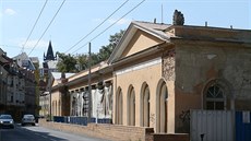 Klasicistní budova Hadích lázní v Teplicích přestala po několika přestavbách...