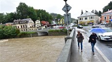 Vydatné de�t� zvedly hladinu �eky Be�vy ve Vsetín�.