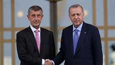 Premiér Andrej Babi se seel s tureckým prezidentem Recepem Tayyipem...