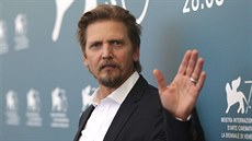 Herec Barry Pepper provází film Nabarvené ptáe  na festivalu v Benátkách