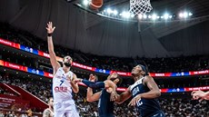 �eský k�ídelník Vojt�ch Hruban (7) posílá mí� do amerického ko�e p�es Jaysona...