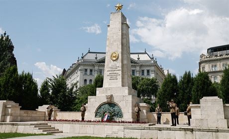 Pomnk sovtsk armdy na Nmst svobody v Budapeti
