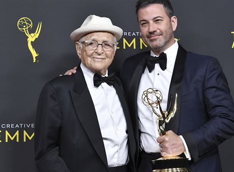 Norman Lear a Jimmy Kimmel na udílení tvrích cen Emmy 2019