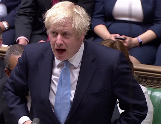 Britský premiér Boris Johnson ped hlasováním o pedasných volbách. (9. záí...