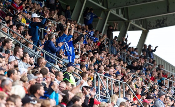 Zapln&#283;né hledit&#283; Androva stadionu v Olomouci p&#345;i exhibi&#269;ní...