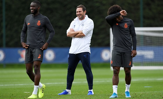 Frank Lampard, kou&#269; Chelsea, b&#283;hem tréninku p&#345;ed vstupem do Ligy...