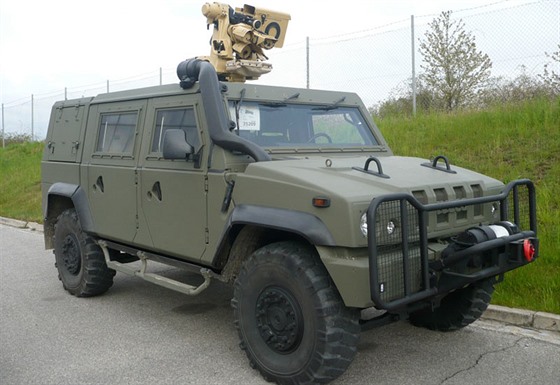 Víceúčelové obrněné vozidlo Iveco 4x4 se zbraňovou stanicí Protektor, které...