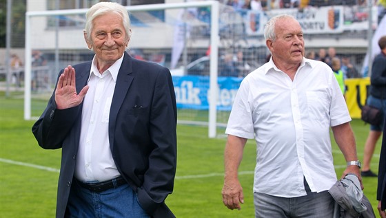 Momentka z oslav 115 let fotbalu v Prostjov, zleva Karel Brückner a Ivo Viktor