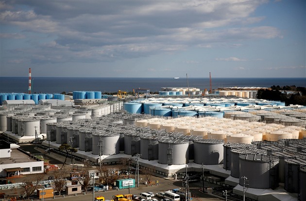 Fukušima začala vypouštět radioaktivní vodu do oceánu. Čína to odsoudila