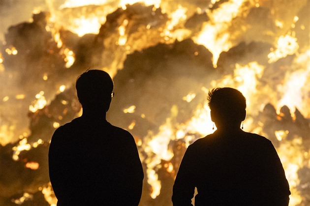 V Plzni u vlakového nádraží hoří ubytovna, evakuovali pět lidí