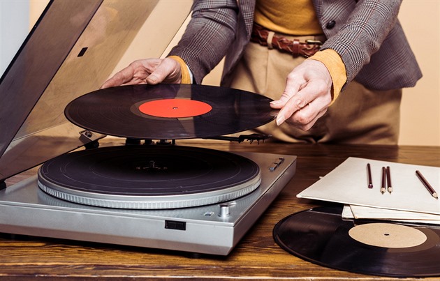 Zájem o vinylové desky je rekordní, Češi otevřeli v USA třetí lisovnu