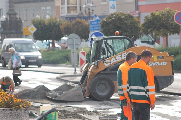 Stavební firma zahájila opravu prtahu Chlumce nad Cidlinou (11. 9. 2019).