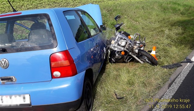 Po nehod osobního vozidla s motorkou na Domalicku skonilo v nemocnicích est...