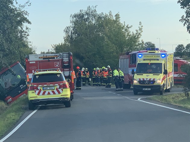 Autobus zajel do pí­kopu