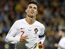 Cristiano Ronaldo oslavuje jeden ze svých ty gólu na hiti Litvy.