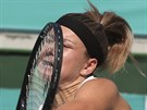 Karolína Muchová se opírá do úderu na turnaji v Soulu.