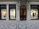 Obchod Louis Vuitton v Paíské ulici v Praze