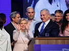 Lídr strany Likud a stávající premiér Benjamin Netanjahu sleduje výsledky voleb...
