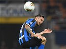 Matteo Politano z Interu jde proti balonu v utkání s Udinese.