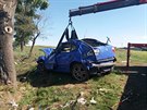 U obce Dobev na Psecku narazilo auto do stromu, idi zemel (15. z 2019)