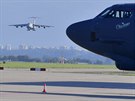 Americk transportn letoun C-5M SuperGalaxy na monovskm letiti