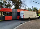 V eskch Budjovic havaroval trolejbus a dv auta. Nikdo se nezranil. (19....