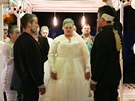 Sou��st� inscenace byla i svatba mimozem��an�.