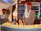 Bar v Airbusu A380 Emirates s �eskou letu�kou
