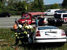 Po srážce Volkswagenu Passat a Volkswagenu Tiguan u Týnišťka zemřel jeden...