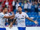 Martin Fillo (vpravo) slaví gól, spolu s ním se raduje kapitán Baníku Ostrava...
