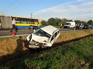 Pi nehod u Otrokovic se zranili tyi lid vetn cestujcch z autobusu...