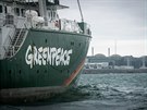 Lo Rainbow Warrior III ekologické organizace Greenpeace u pobeí Nizozemska...