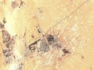 Ropné zaízení v saúdskoarabském Bukjaku na zbarveném satelitním snímku...