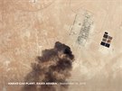 Hoící ropné zaízení v saúdskoarabském Abkajku (14. záí 2019)