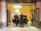 Do lobby Trumpovy budovy v New Yorku najelo auto