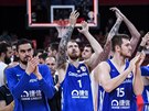 Čeští basketbalisté se loučí s fanoušky v Pekingu po zápase se Srbskem.