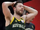 Matthew Dellavedova je rozmrzelý, Austrálie si nechala utéct svtovou medaili.